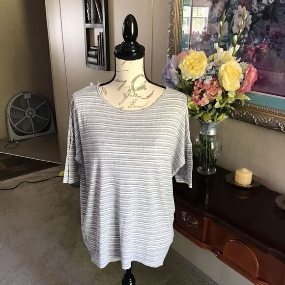 Lularoe. Hi low tunic Gray & white striped cutev - Picture 5 of 9